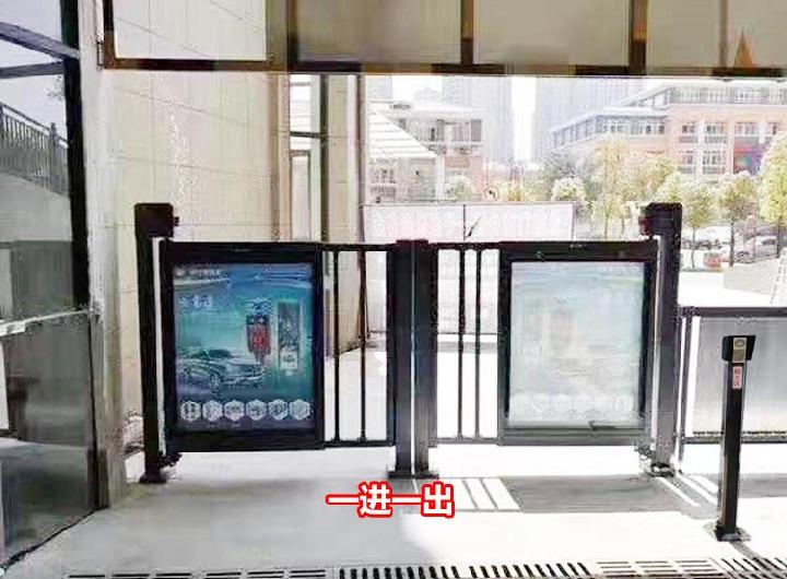 广告栅栏平开门