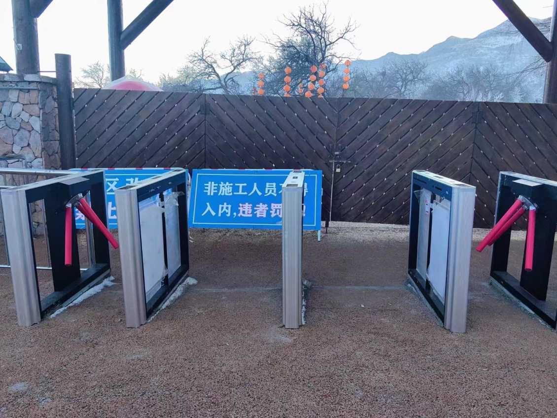 门禁通道系统:手动半自动与全自动三辊闸的区别